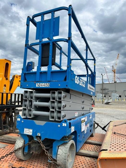 2020 Genie GS-2632 Solid NM Tires, Folding Rails with Half-Height Swing Gate, Beacon