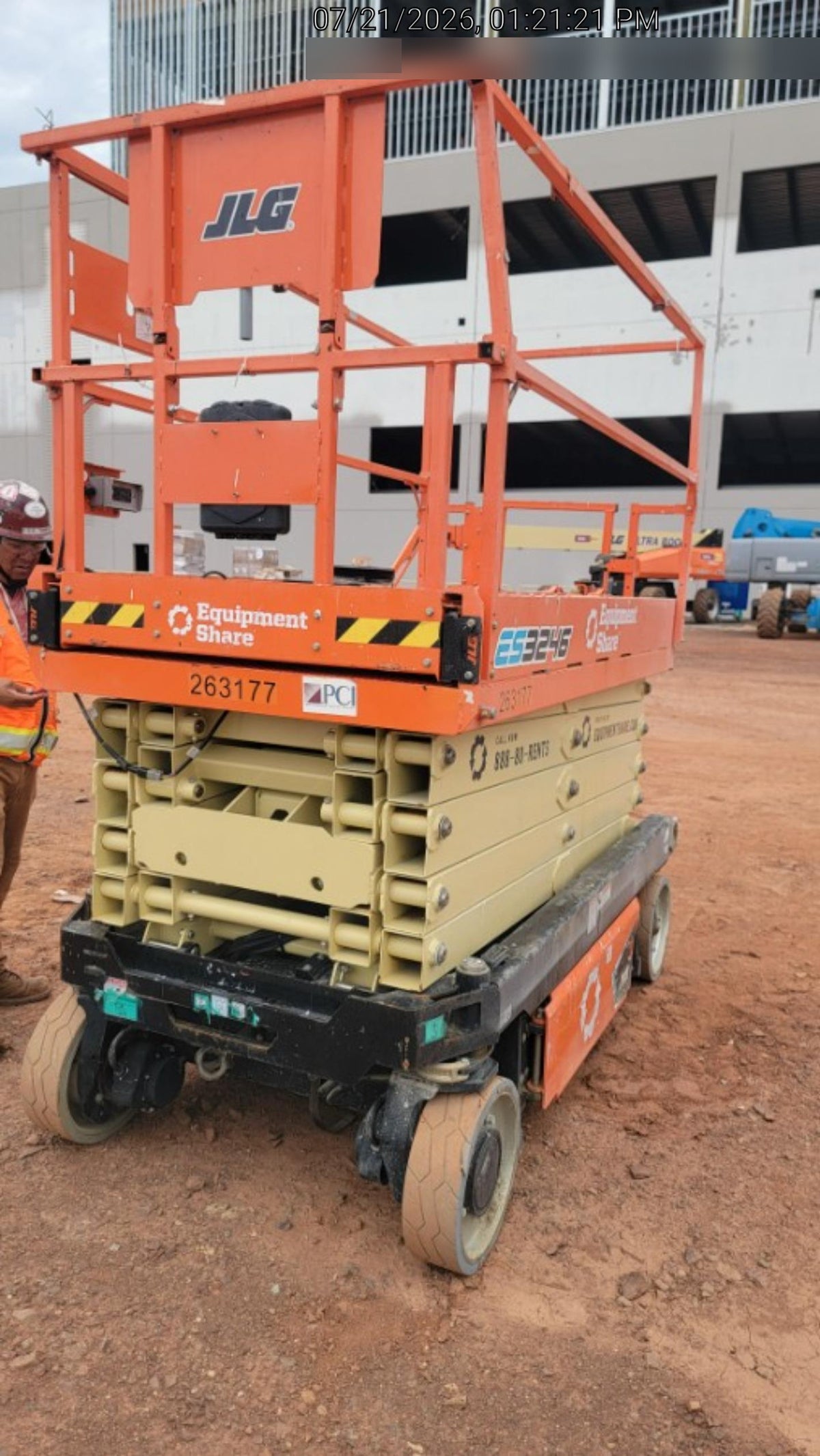 2022 JLG ES3246