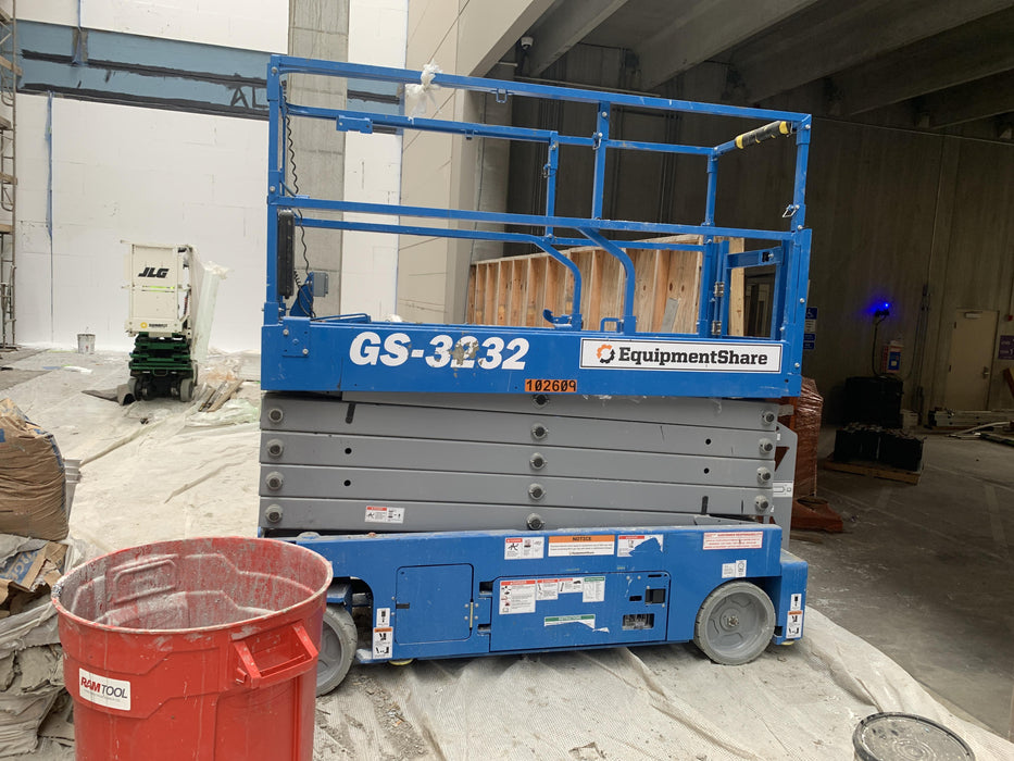 2020 Genie GS-3232 Standard, Folding half height swing gate, 800W Inverter