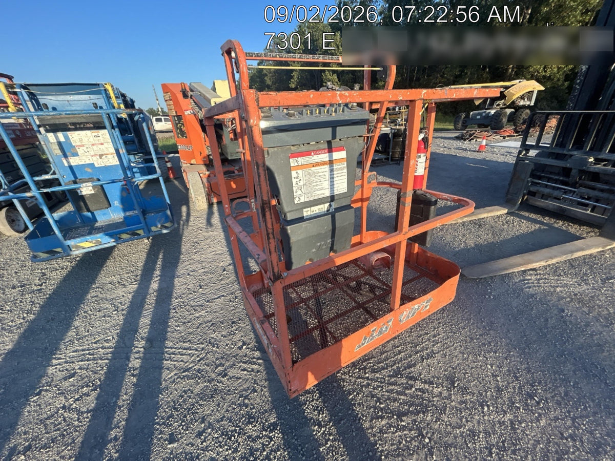 2019 JLG E300AJP