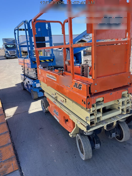 2016 JLG 1930ES Standard Options