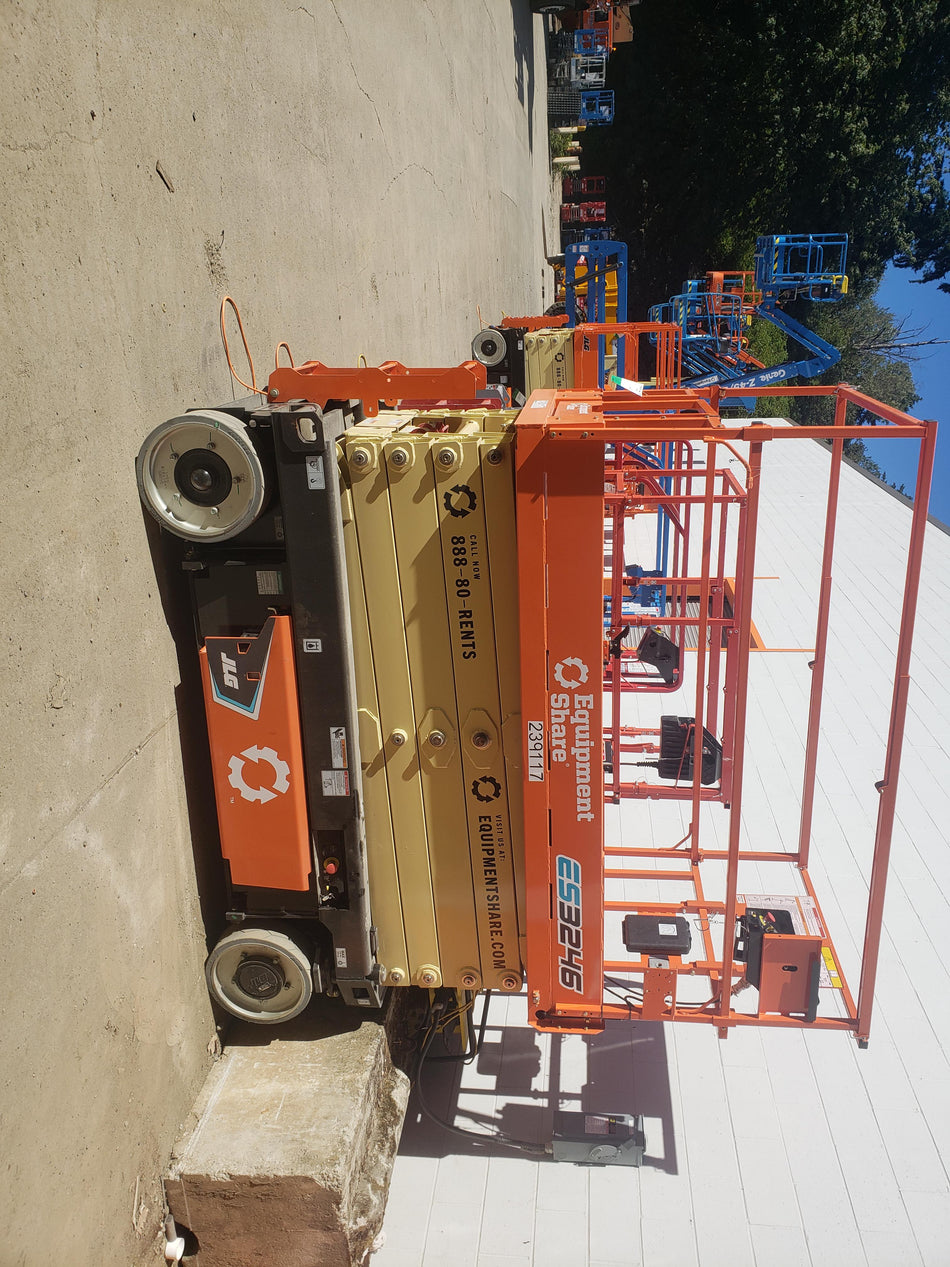 2022 JLG ES3246