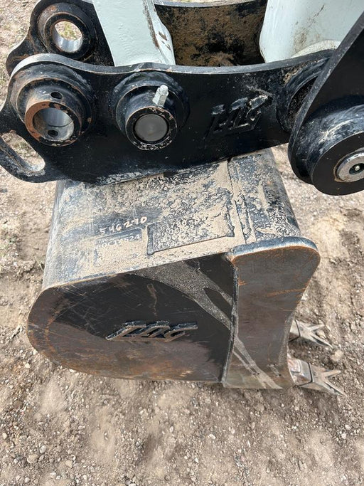 2025 TAKEUCHI 24" Bucket Takeuchi