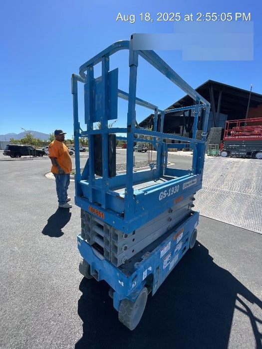 2020 Genie GS-1930 Solid Non Marking Tires, Beacon, Folding rails with half height swing gate, 800W Inverter
