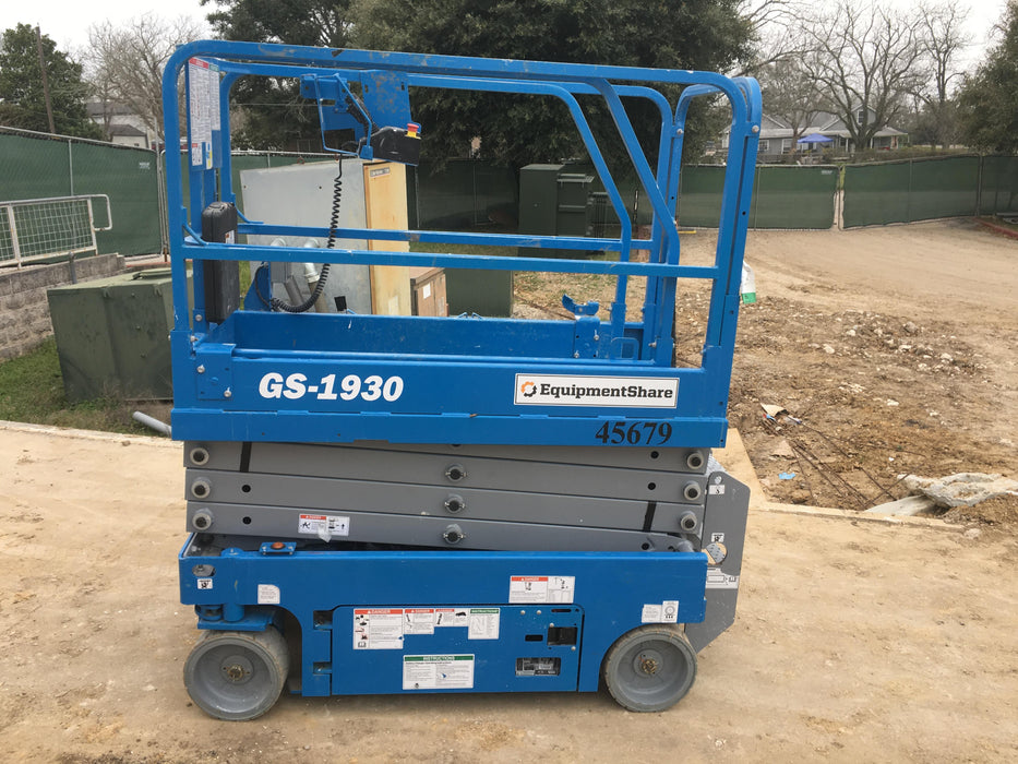 2019 Genie GS-1930 Fixed rails with chain Entry