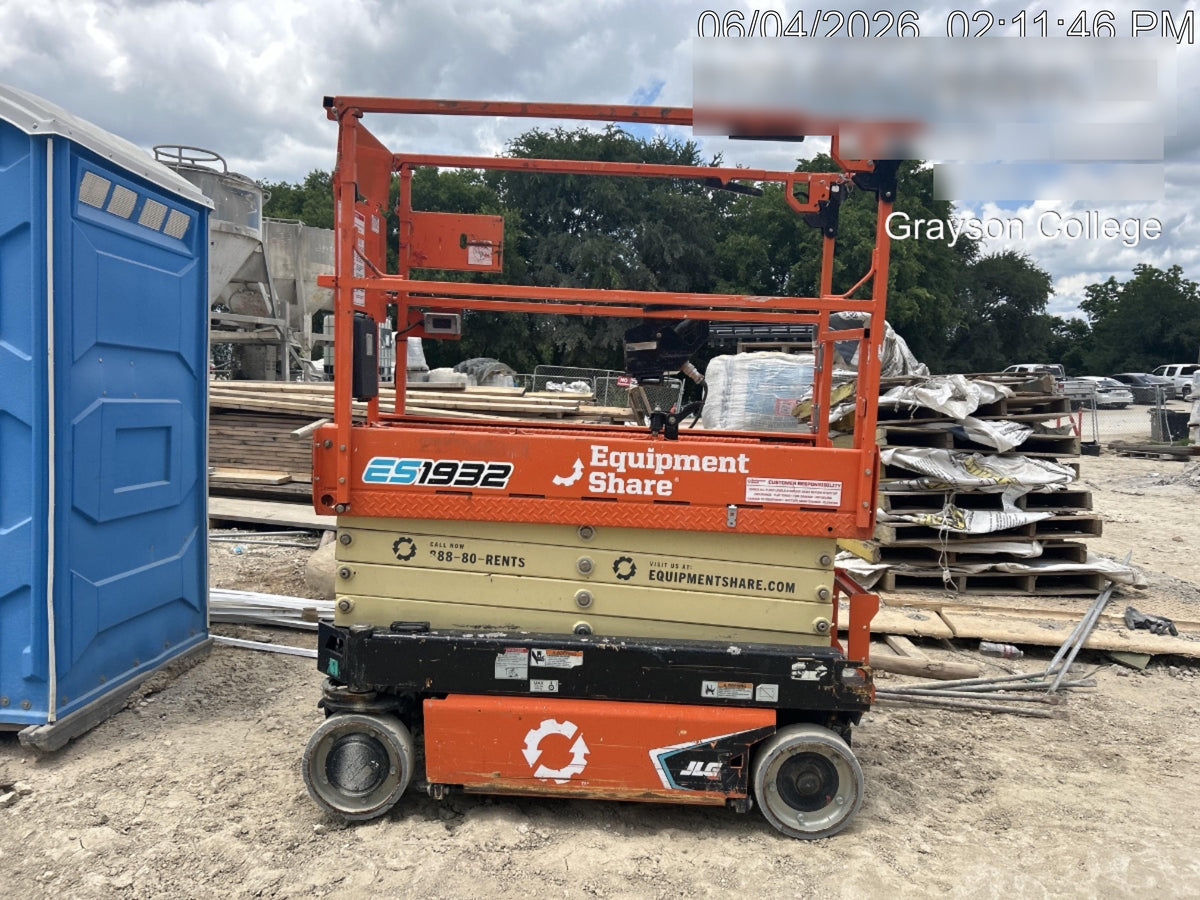 2022 JLG ES1932