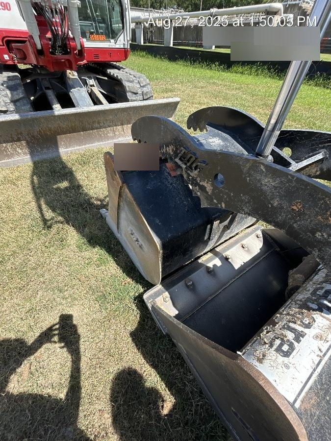 2025 TAKEUCHI 36" Bucket - Takeuchi