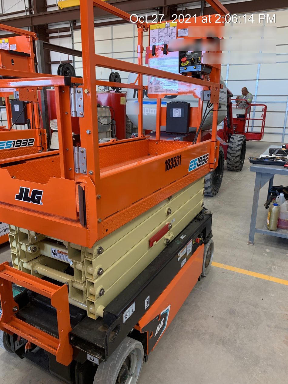 2021 JLG ES1932