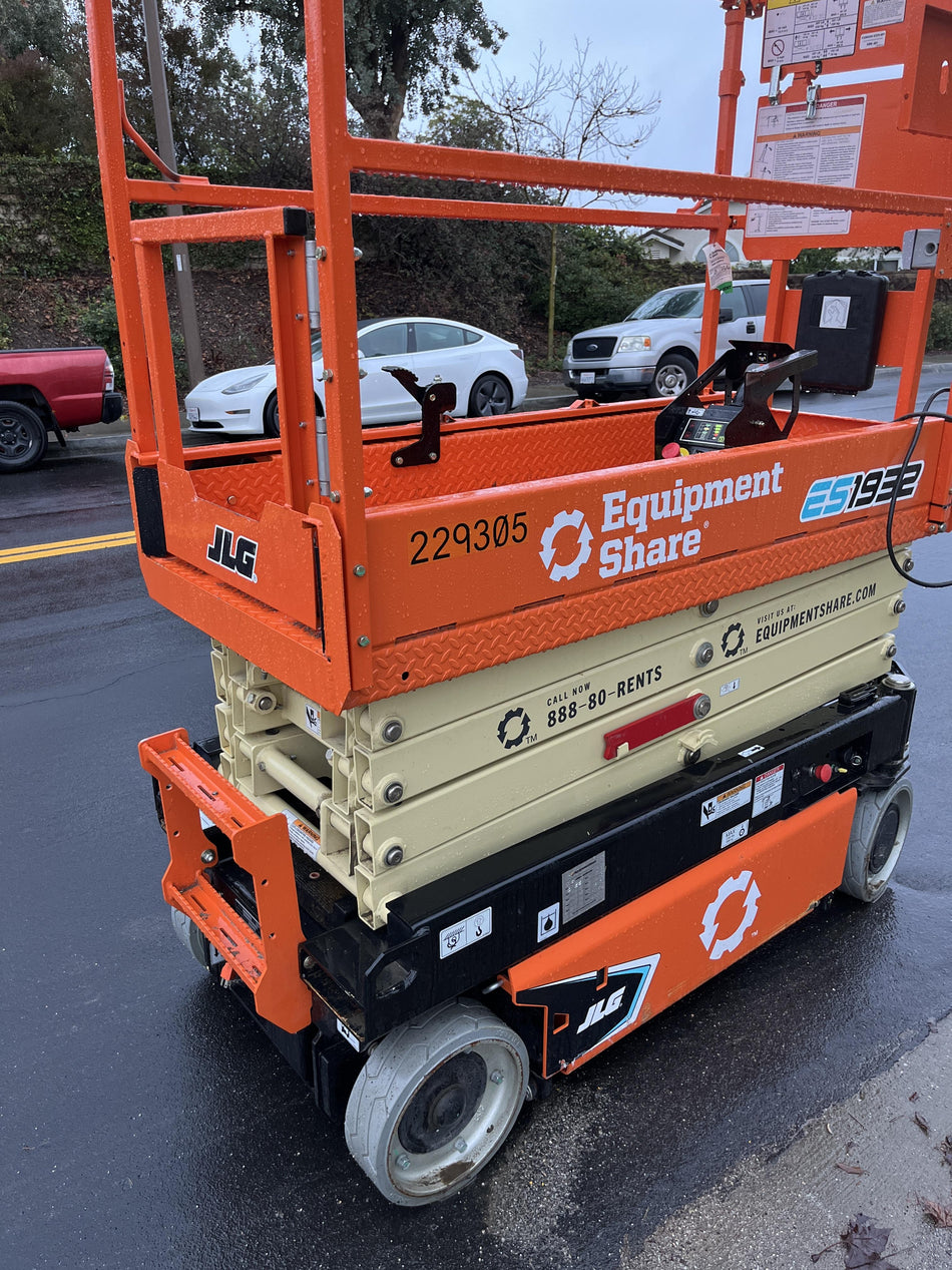2022 JLG ES1932