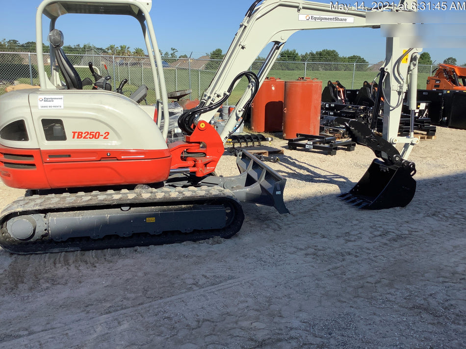 2021 TAKEUCHI TB250-2