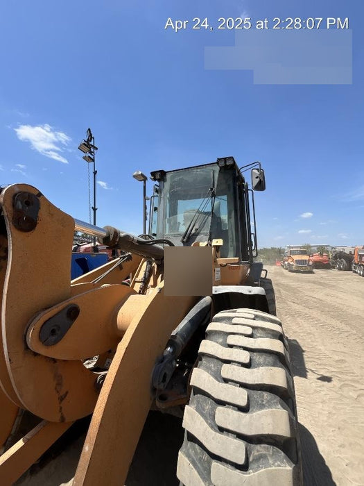2015 Case 621F CLOSED CAB, JRB 416 STYLE HYD COUPLER