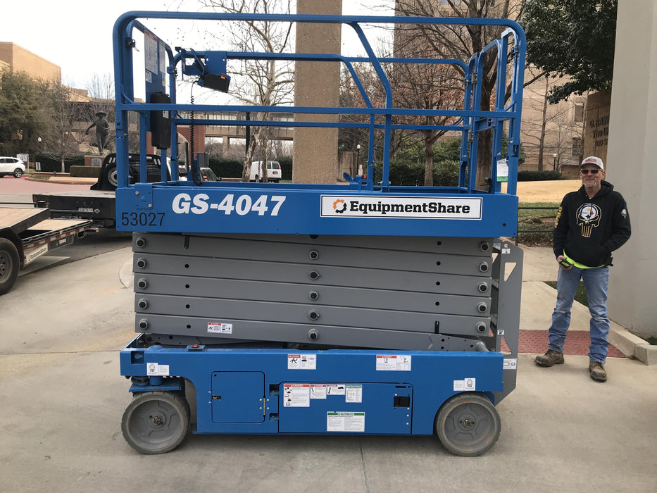 2019 Genie GS-4047 Folding rails with half height swing gate