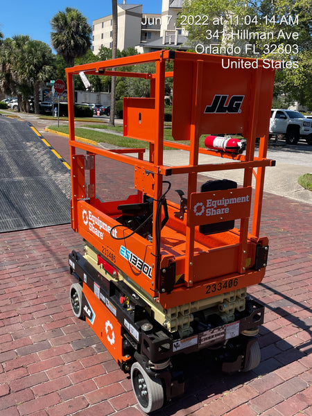 2022 JLG ES1330L