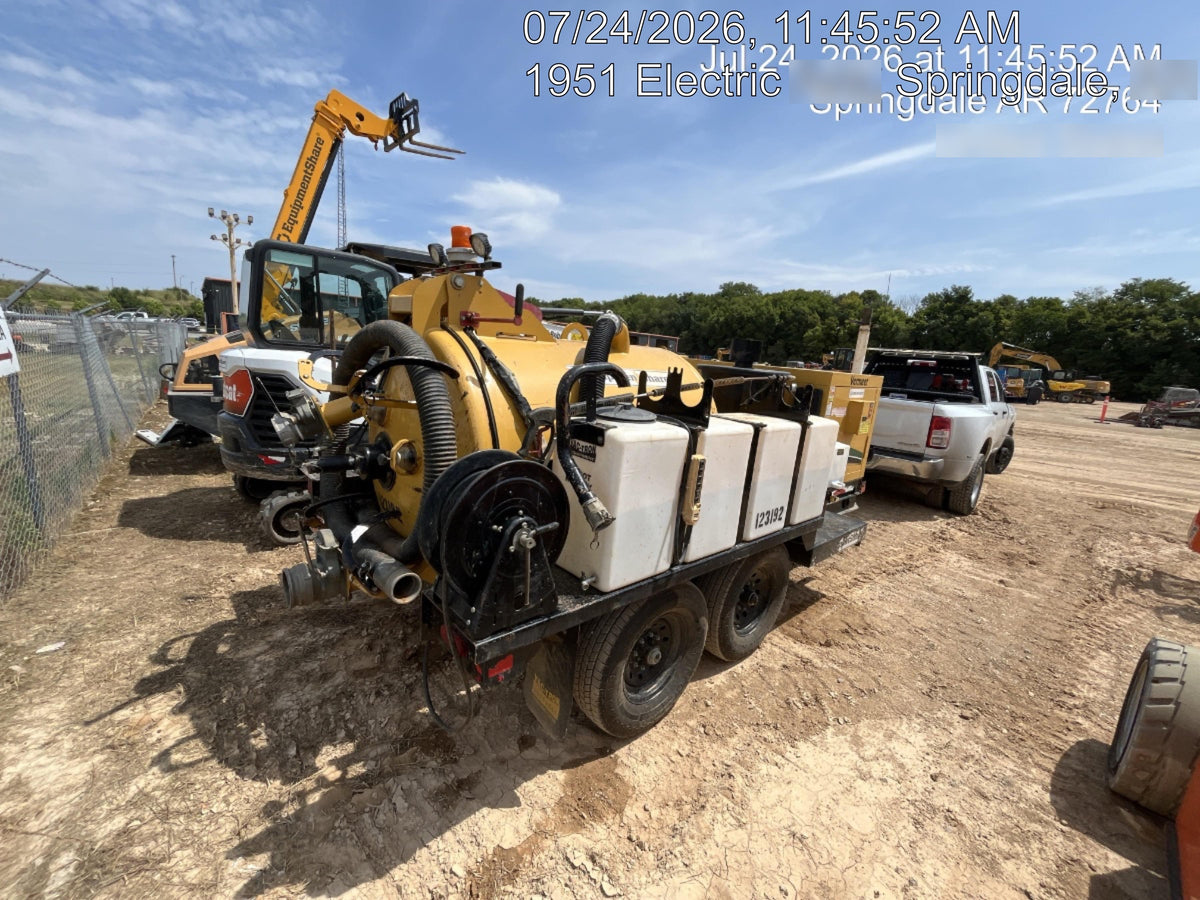 2021 Vac-Tron LP573XDT 500 Gallon Debris Tank w/ Hydraulic Tilt, two (2) 100 Gallon Water Tanks, Low Profile Torsion Axles (12,000 GVWR)
