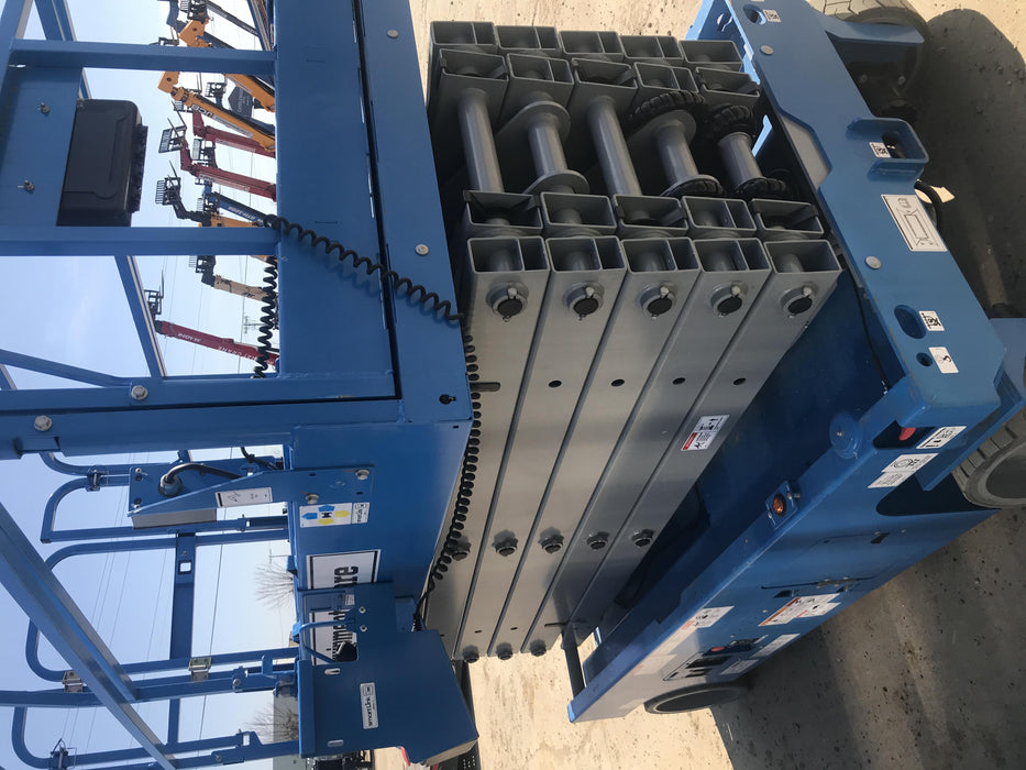 2019 Genie GS-4047 Folding rails with half height swing gate