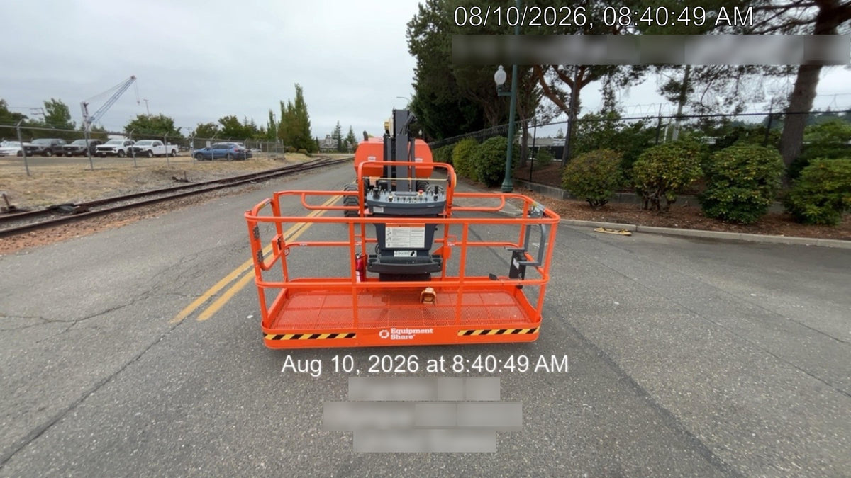2025 JLG 800AJ