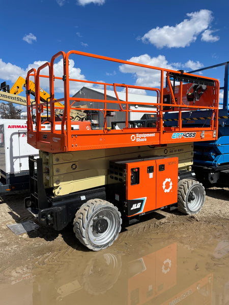 2023 JLG ERT4069