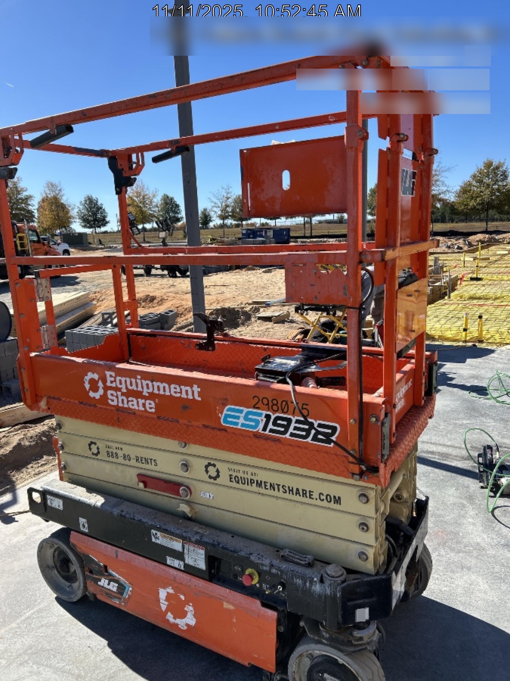 2023 JLG ES1932