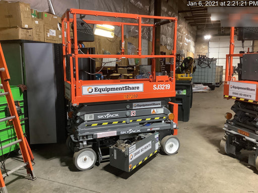 2020 Skyjack SJIII-3219 Solid NM Tires, Half height spring hinged entry gate, Dual Beacons, 800W Inverter