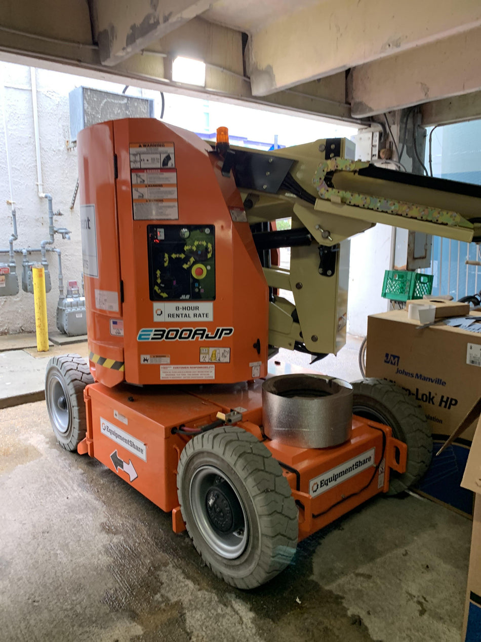 2022 JLG E300AJP