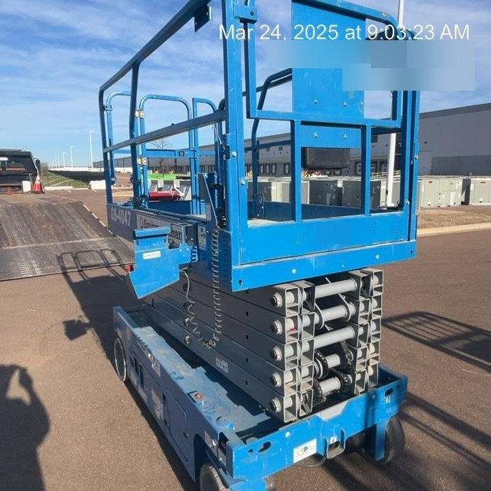 2019 Genie GS-4047 Folding rails with half height swing gate