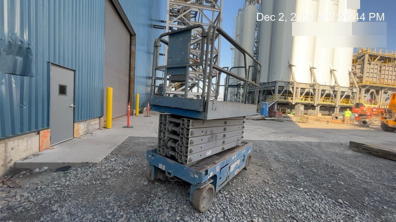 2019 Genie GS-4047 Folding rails with half height swing gate