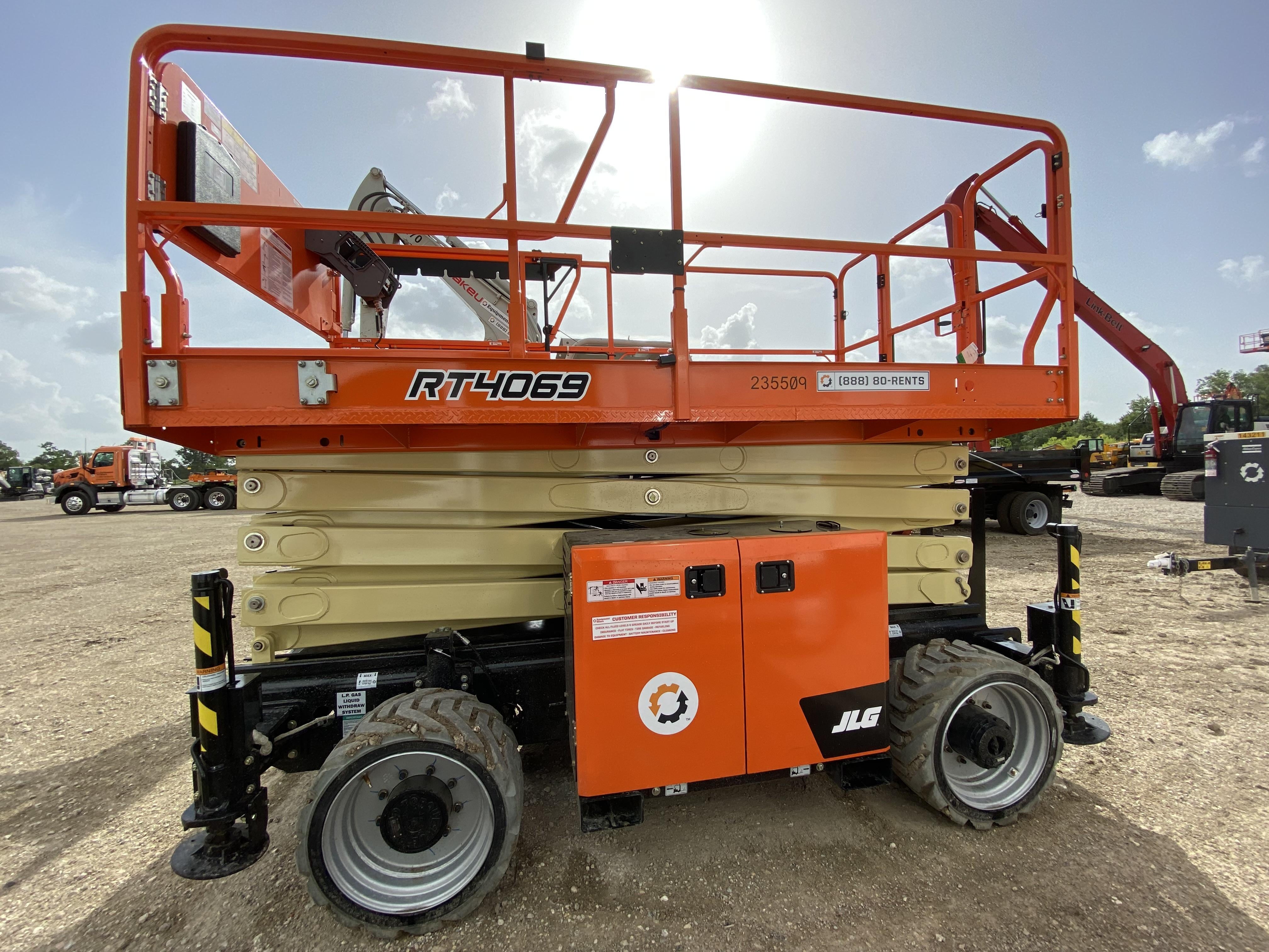2022 JLG RT4069
