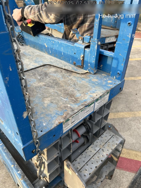 2019 Genie GS-2632 Folding rails with half height swing gate