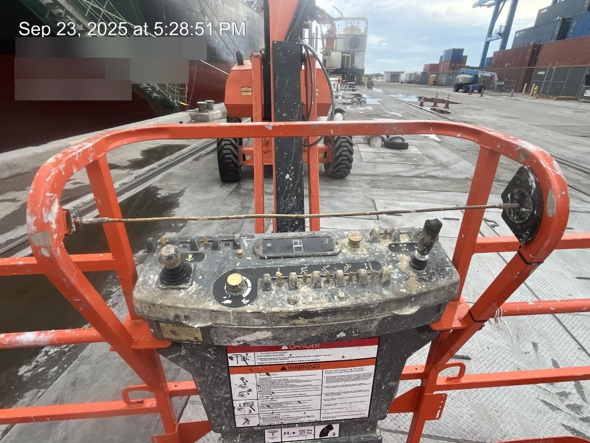 2020 JLG 800AJ