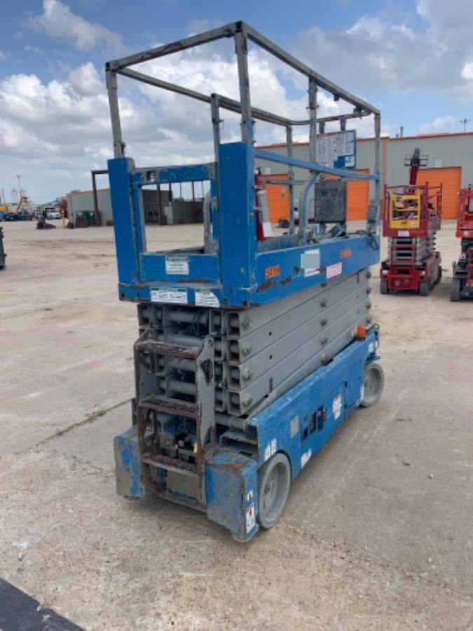 2017 Genie GS-3232 32' Narrow Electric Scissor Lift