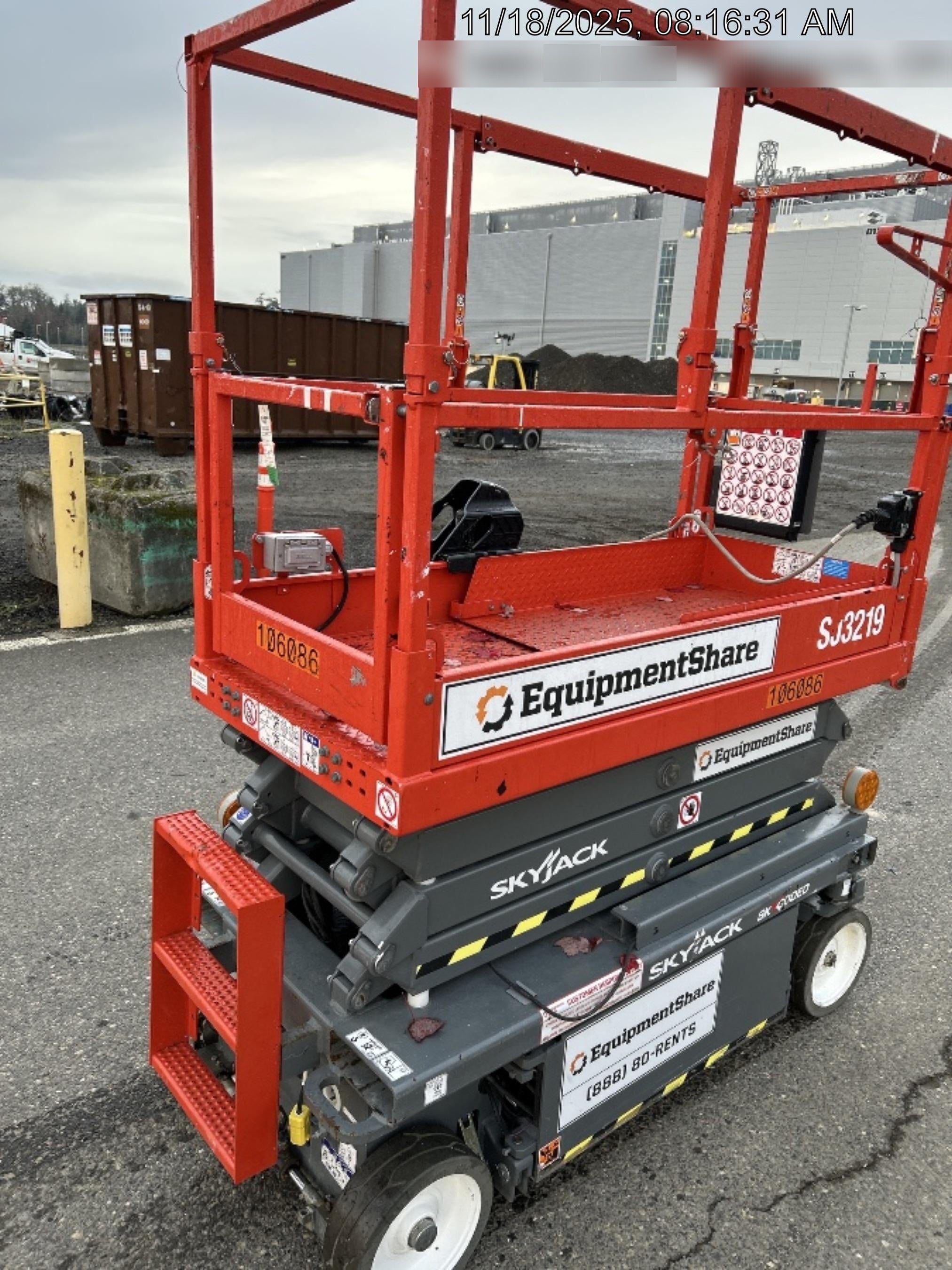 2020 Skyjack SJIII-3219 Solid NM Tires, Half height spring hinged entry gate, Dual Beacons, 800W Inverter
