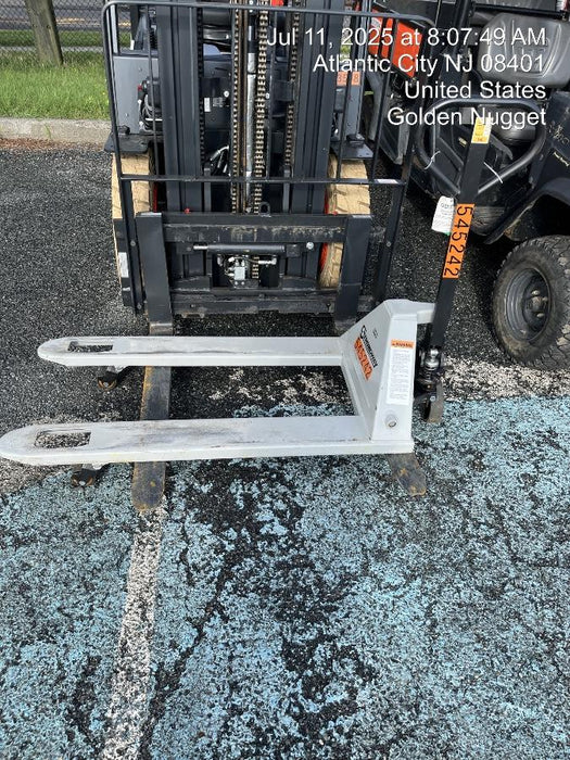 2025 STRONGWAY 4400 lb Pallet Jack