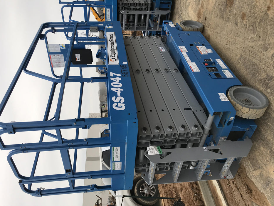 2019 Genie GS-4047 Folding rails with half height swing gate