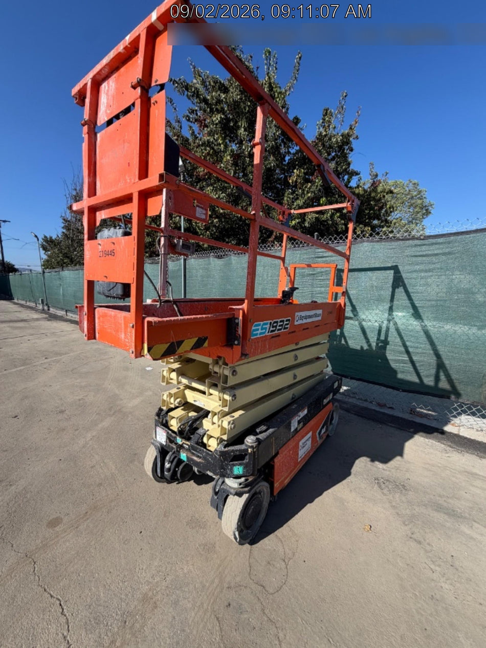 2022 JLG ES1932