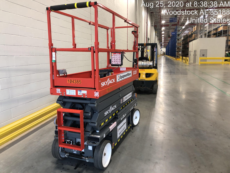 2020 Skyjack SJIII-3226 Solid NM Tires, Half height spring hinged entry gate, Dual Beacons