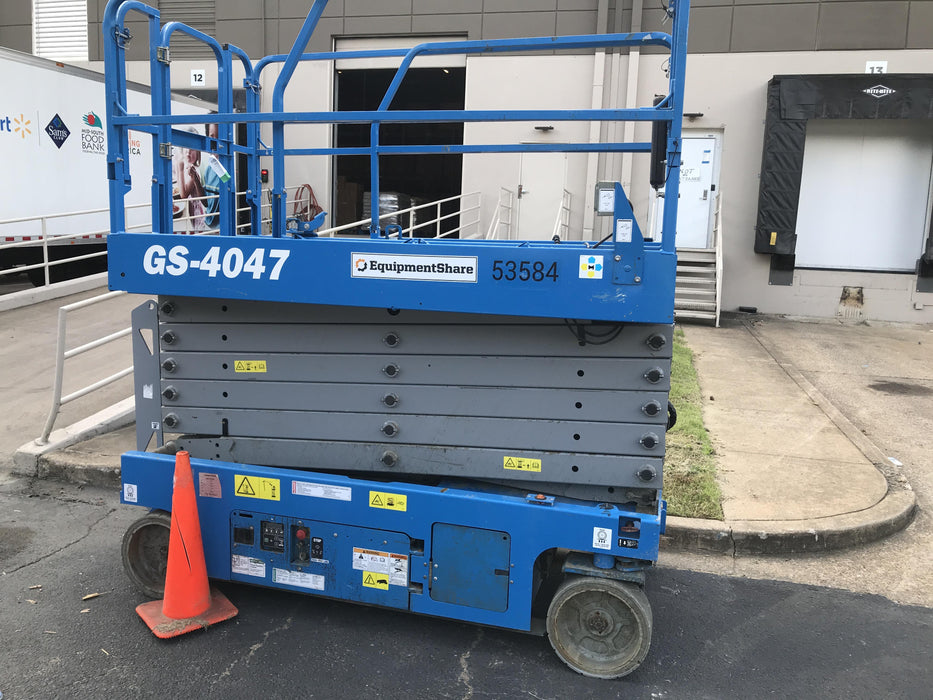 2019 Genie GS-4047 Folding rails with half height swing gate