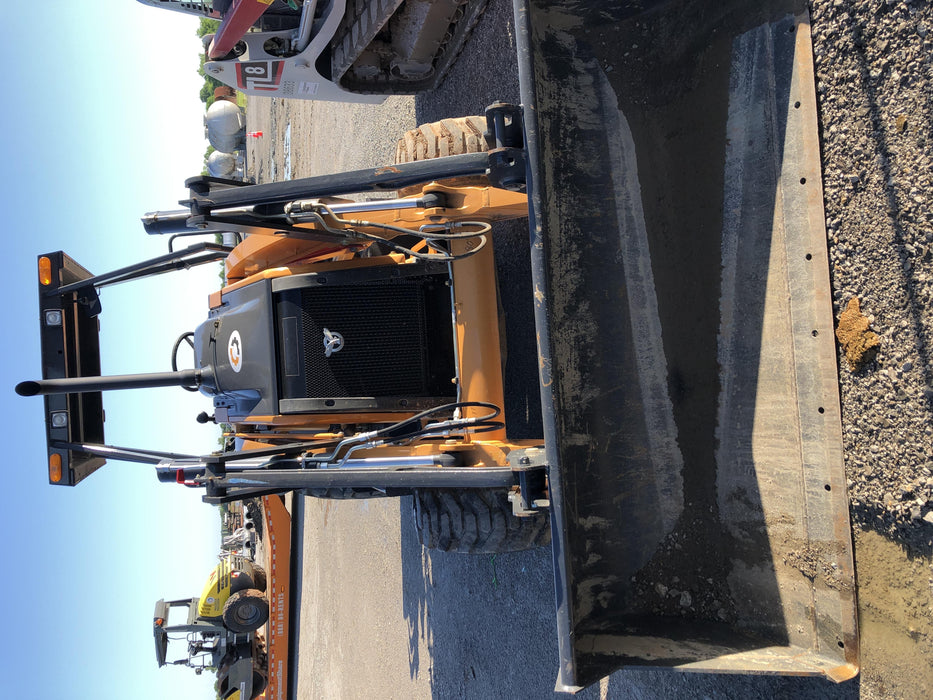 2019 Case 570N EP Canopy, 4WD, GP Front Bucket, Dual Tilt Cylinder, 84" Box Blade w/ Scarifier, Wheel Weights, Beacon