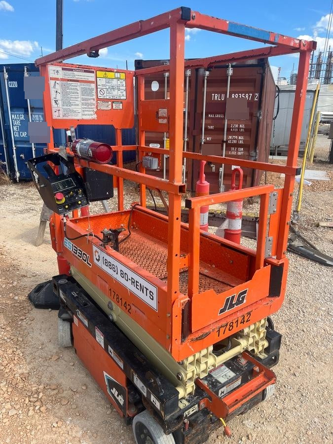 2021 JLG ES1330L
