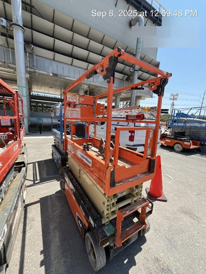 2021 JLG ES1932