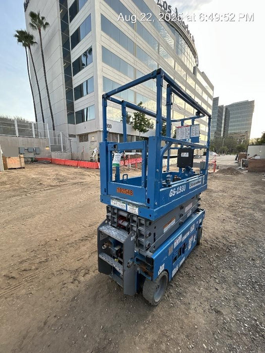 2020 Genie GS-1930 Solid Non Marking Tires, Beacon, Folding rails with half height swing gate, 800W Inverter