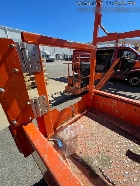 2022 JLG ES1932