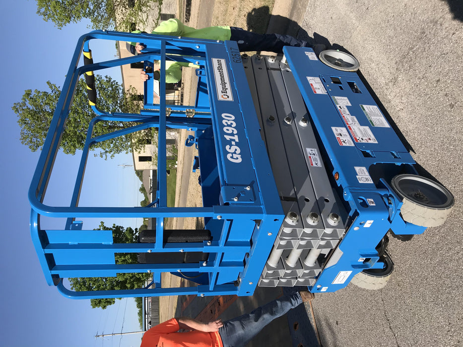 2020 Genie GS-1930 Solid Non Marking Tires, Beacon, Folding rails with half height swing gate