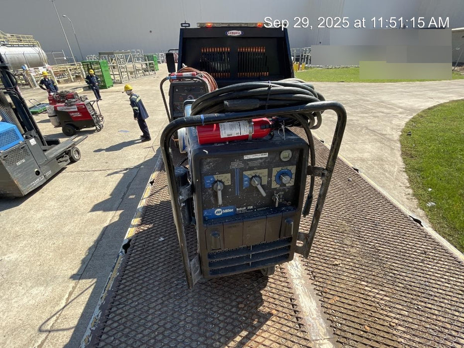 2019 Miller Electric BOBCAT 250 Standard w/Running Gear, Bracket, Hose