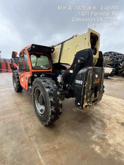 2019 JLG 1255 JLG 1255 T4F w/Full Cab, HVAC, Solid Tires, Work Lights/Beacon, 60" Carriage/Forks