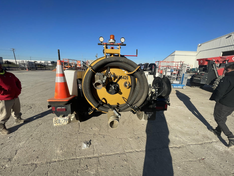 2021 Vac-Tron LP573SDT T4 Koehler Diesel Engine, 500 Gallon Debris Tank, x2 100 Gallon Water Tanks