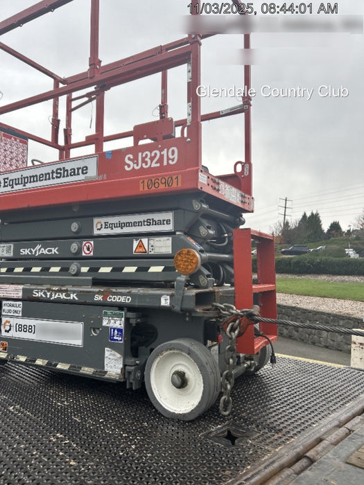 2020 Skyjack SJIII-3219 Solid NM Tires, Half height spring hinged entry gate, Dual Beacons, 800W Inverter