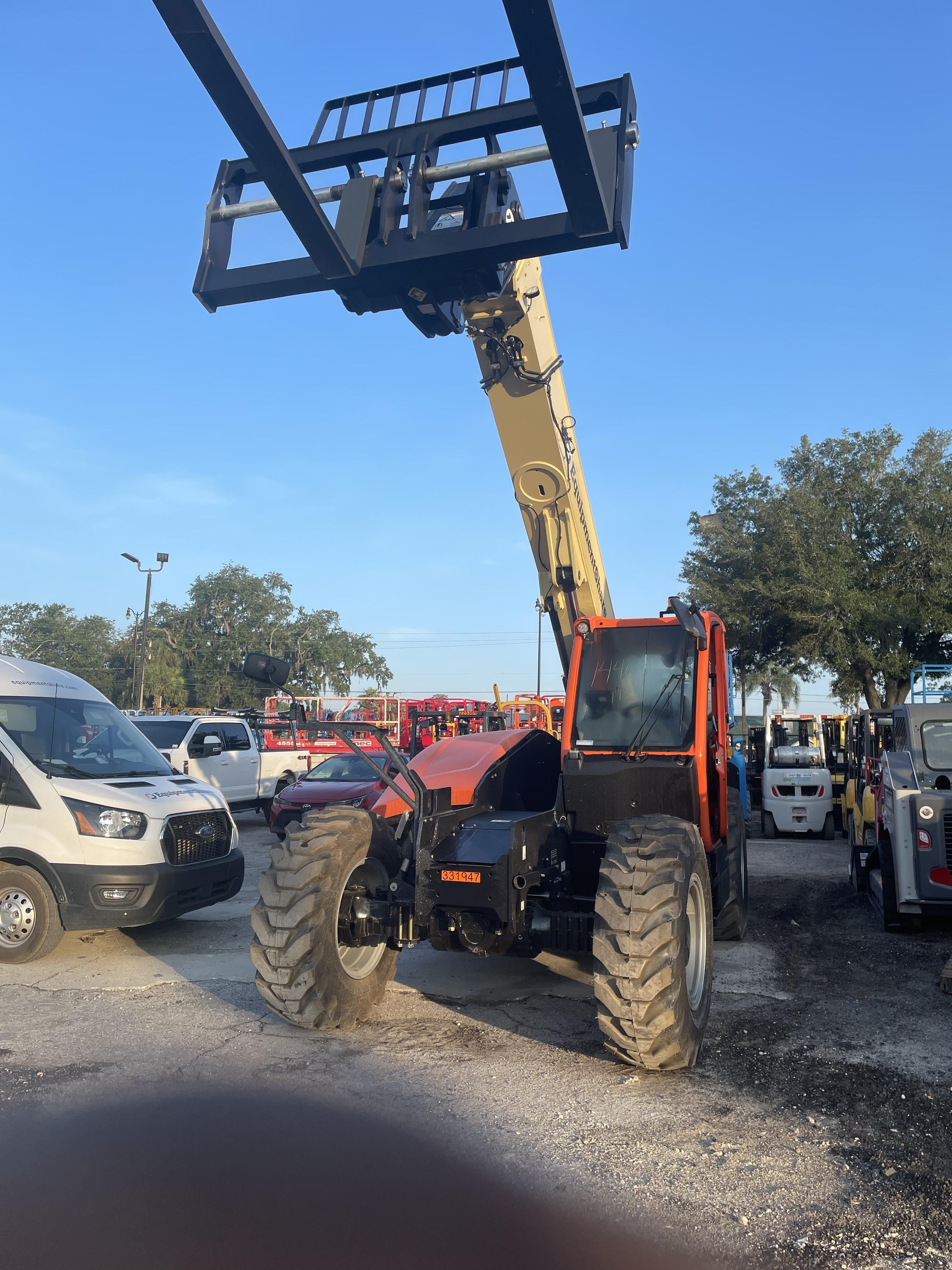 2023 JLG 1732