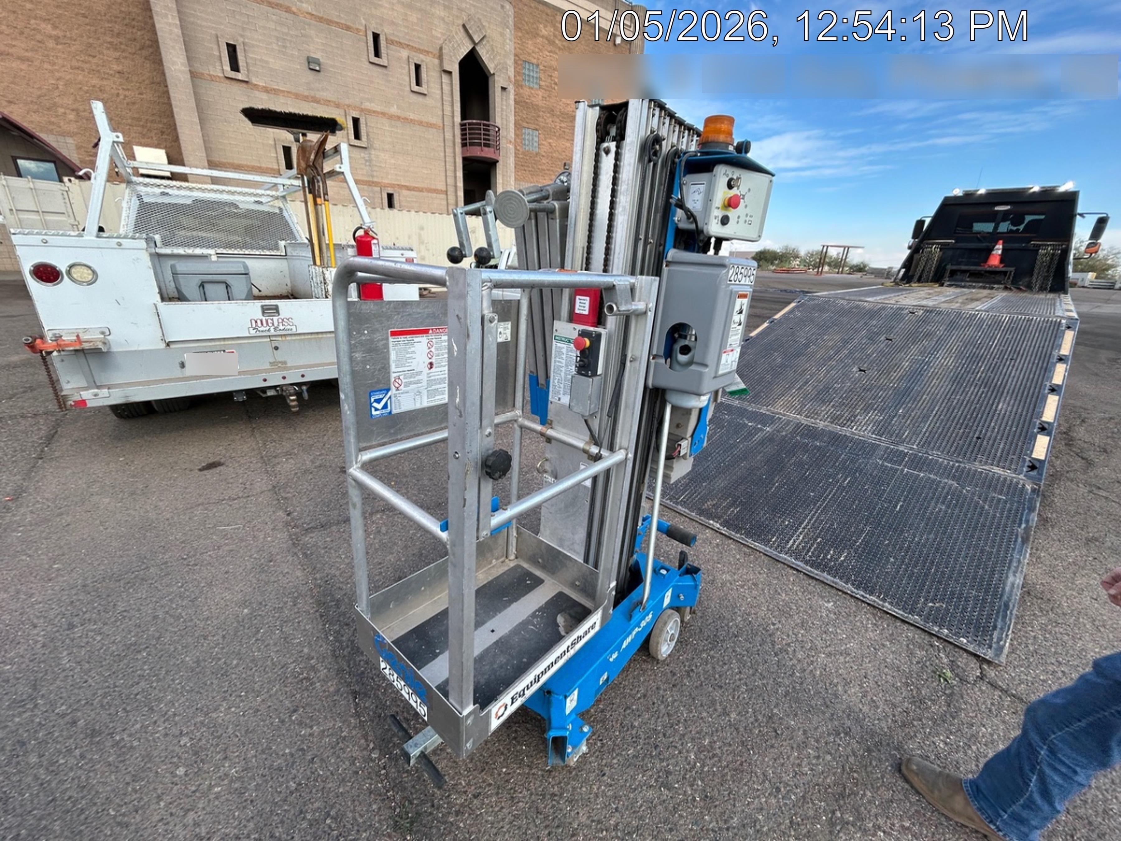 2022 GENIE AWP-30S DC