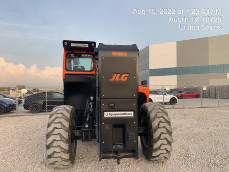 2022 JLG 1075