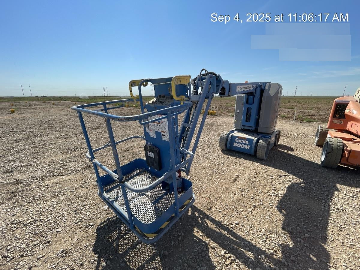 2016 JLG E450AJ